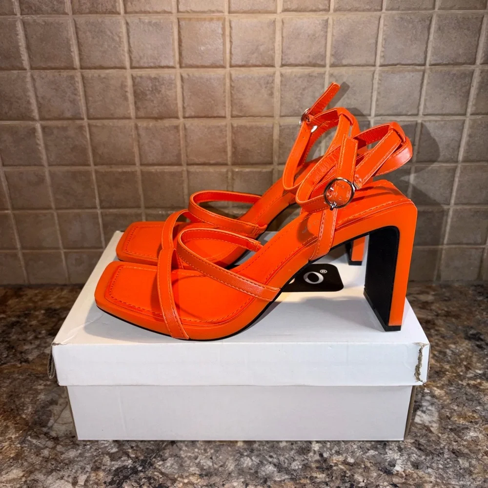BAMBOO Women's Bright Orange Strappy Heels Size 8 - Picture 2 of 4